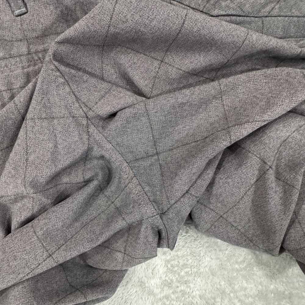 Volcom Shorts Mens 34 Gray Chino Skater Rayon Comfort Check Plaid Casual Bermuda - Picture 3 of 16